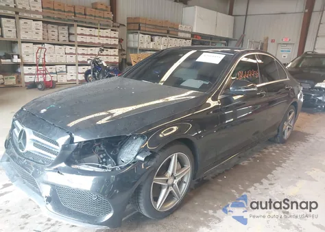 2016 Mercedes-Benz C 300 z USA, uszkodzony, nr VIN 55SWF4KB9GU174173